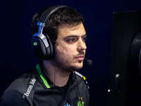 【衝撃】ALGS大会本番12時間前に皇帝 Halの使用パッドが使用禁止になる!?のサムネイル画像